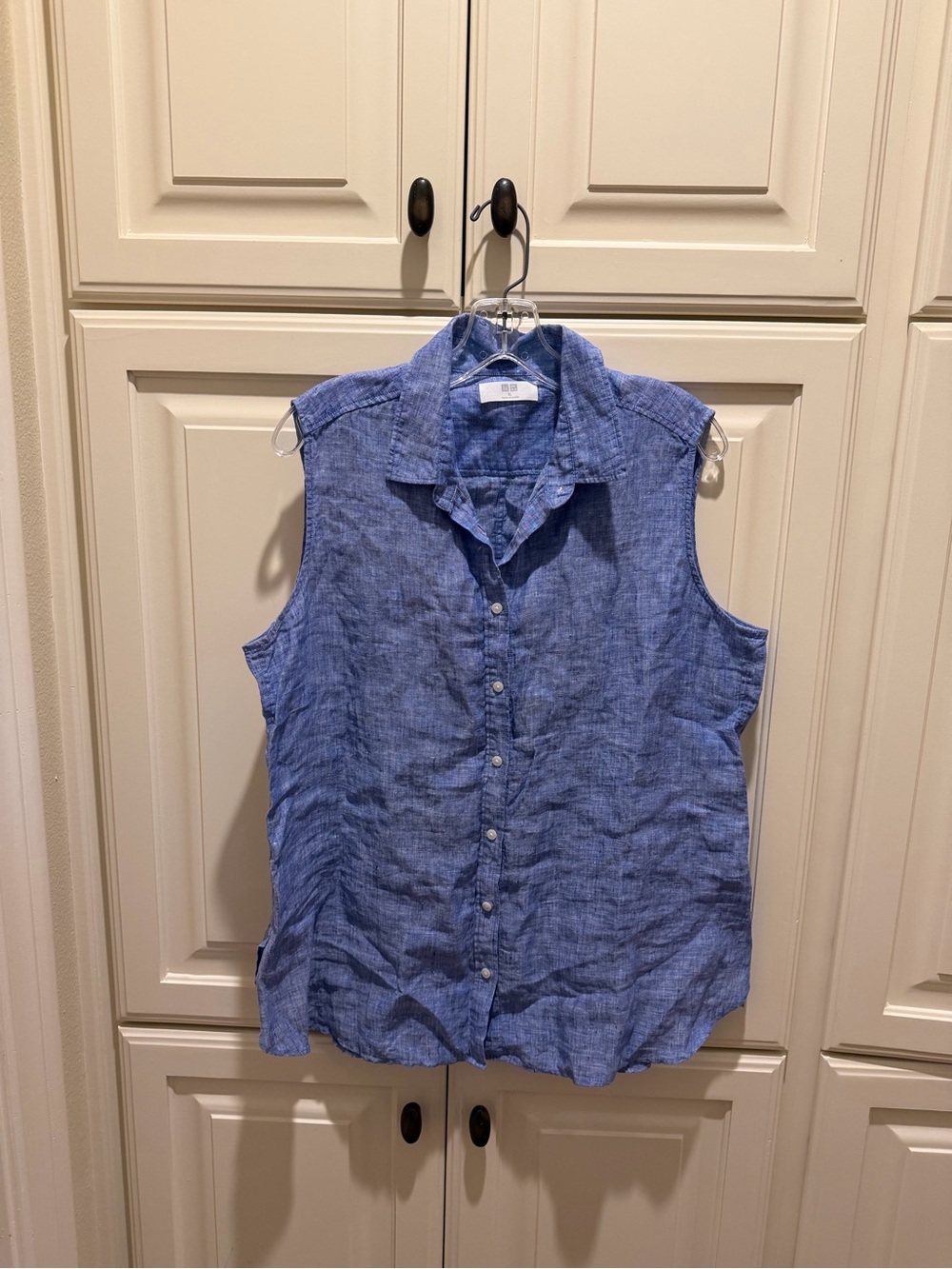 Uniqlo Sleeveless Button-Front Linen Top in Light Blue